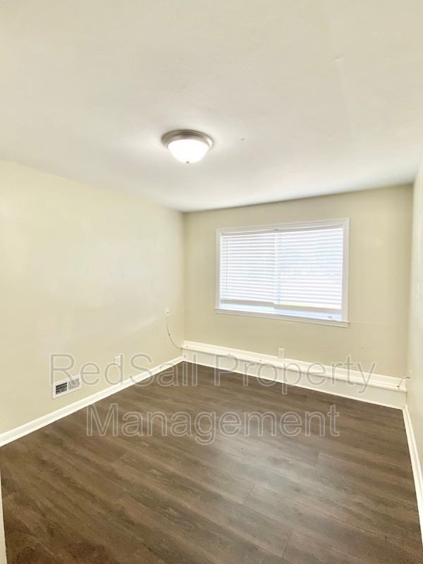 37 Pennwood Dr - Photo 2 of 17