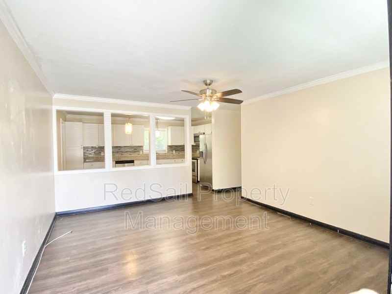 37 Pennwood Dr - Photo 3 of 17