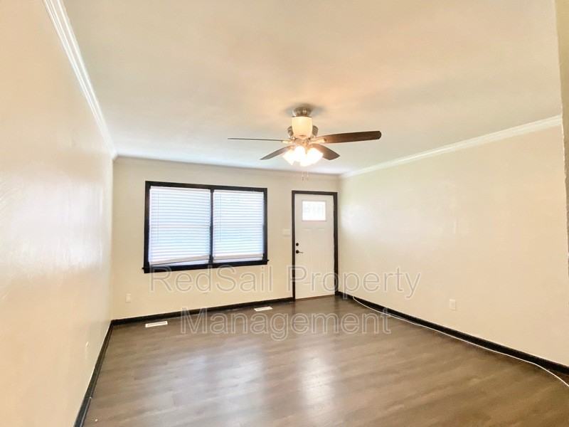 37 Pennwood Dr - Photo 4 of 17