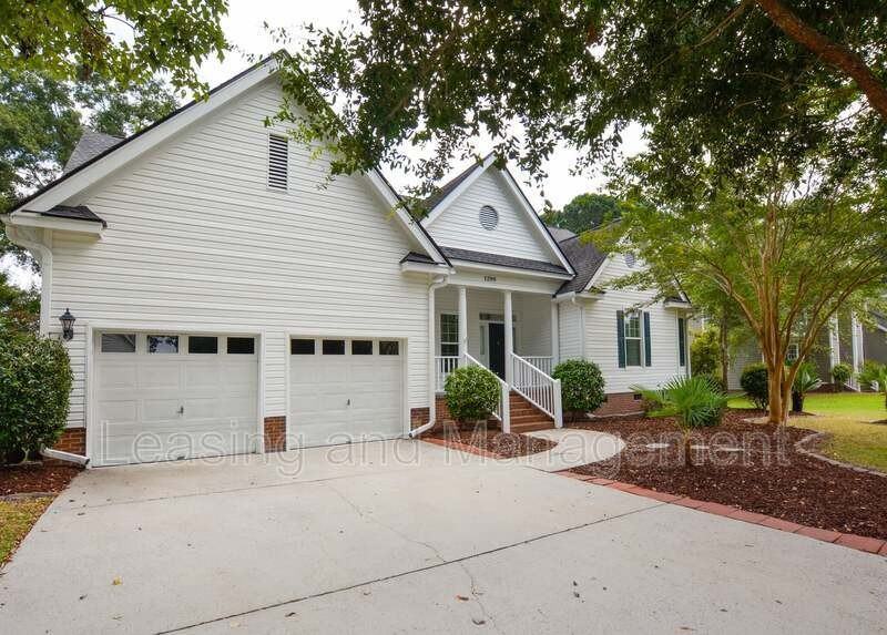 1299 Hogans Aly - Photo 2 of 37