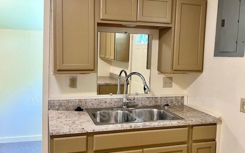 1315 W State St - Photo 3 of 13