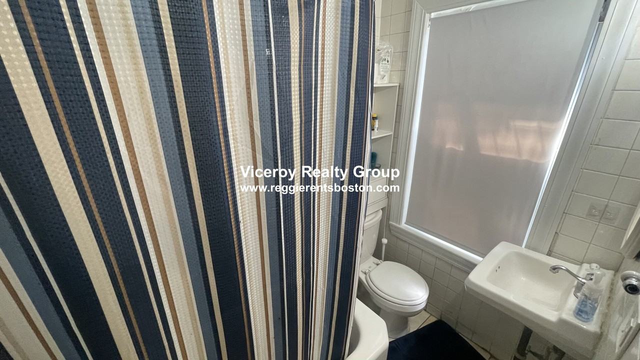 Dorchester St #1B - Photo 2 of 5