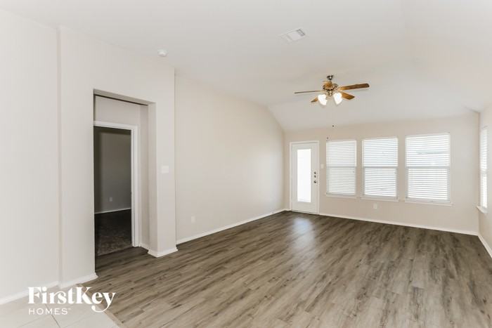 2540 Old Buck Dr - Photo 2 of 16