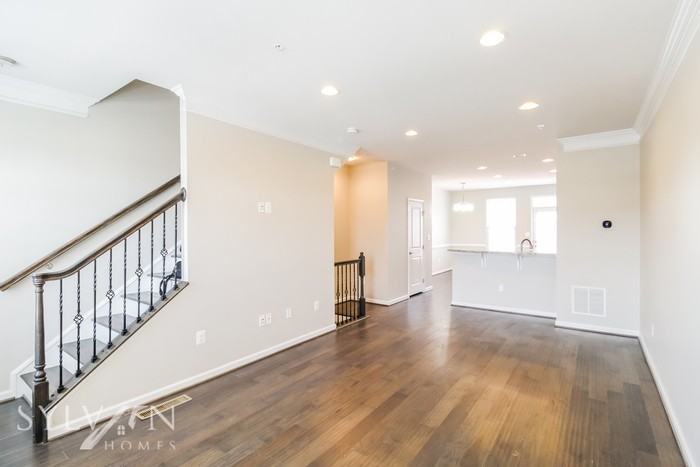 128 S Oldham St - Photo 3 of 16