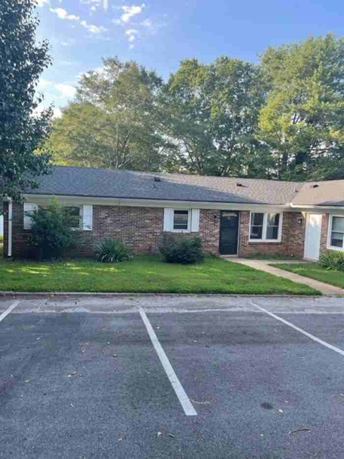 300 Brook Glenn Rd #40