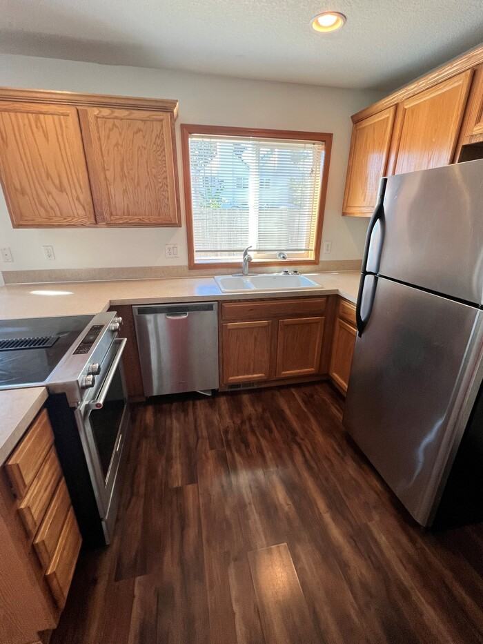 437 S Ivy St - Photo 2 of 11