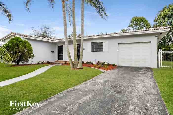 1520 Nw 183rd St - Photo 2 of 15