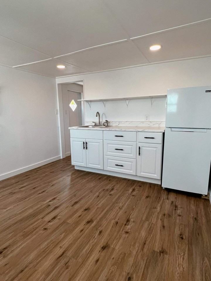 30H Miriam St #B - Photo 2 of 10