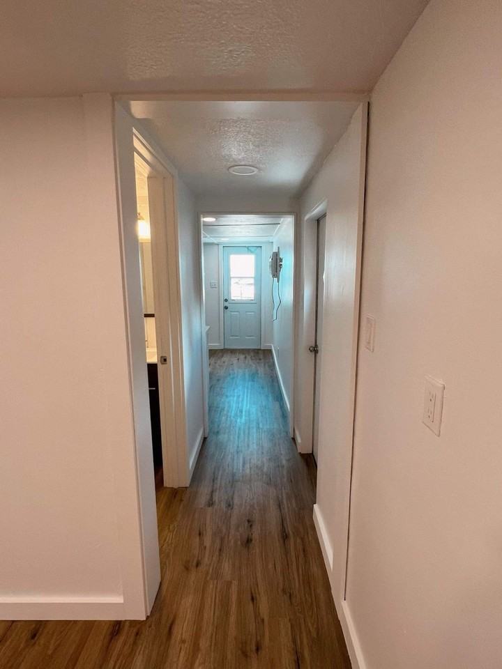 30H Miriam St #B - Photo 3 of 10