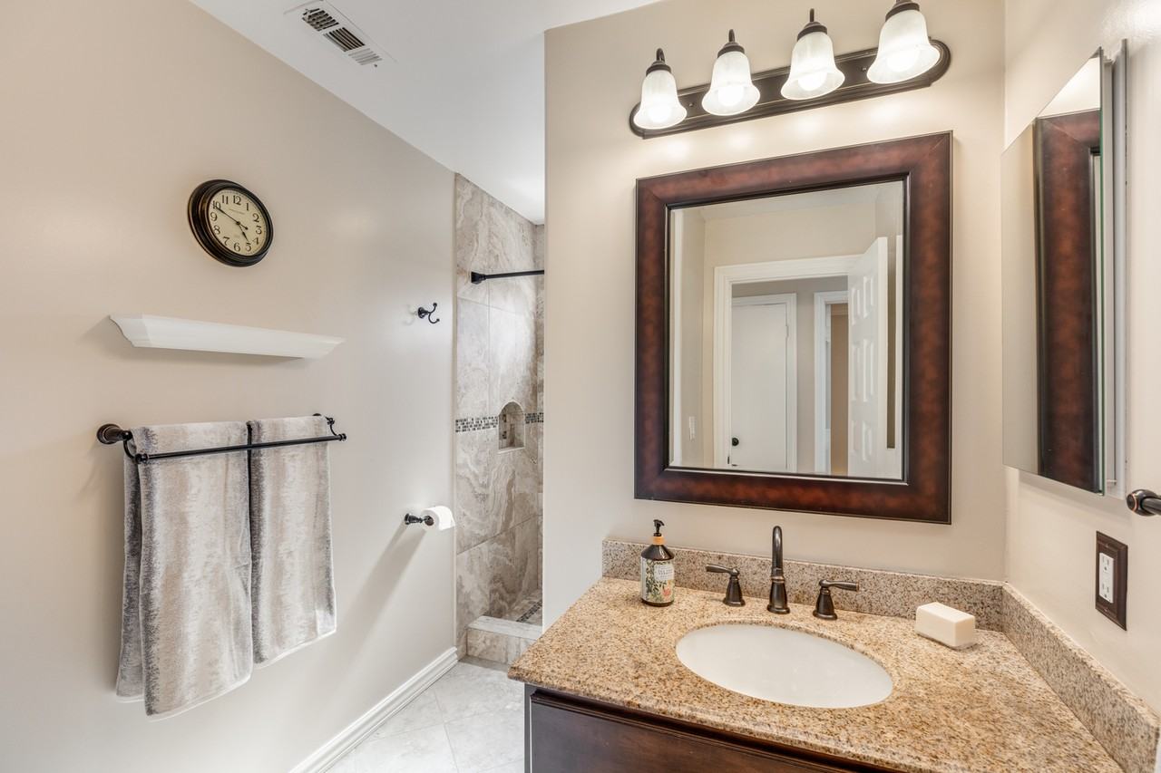 2989 Rossmore Ln #NA - Photo 3 of 29