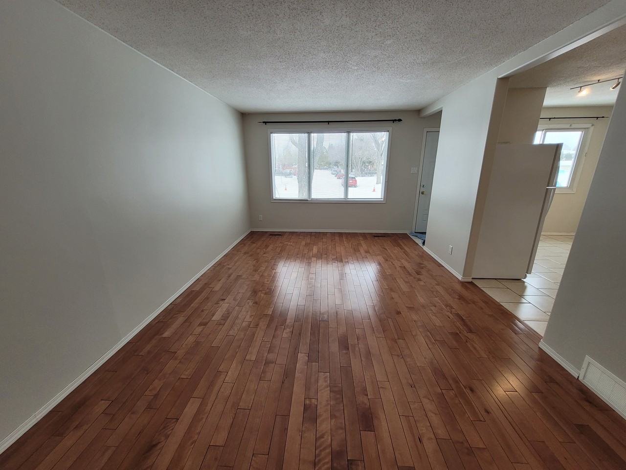203 Campion Crescent - Photo 2 of 15