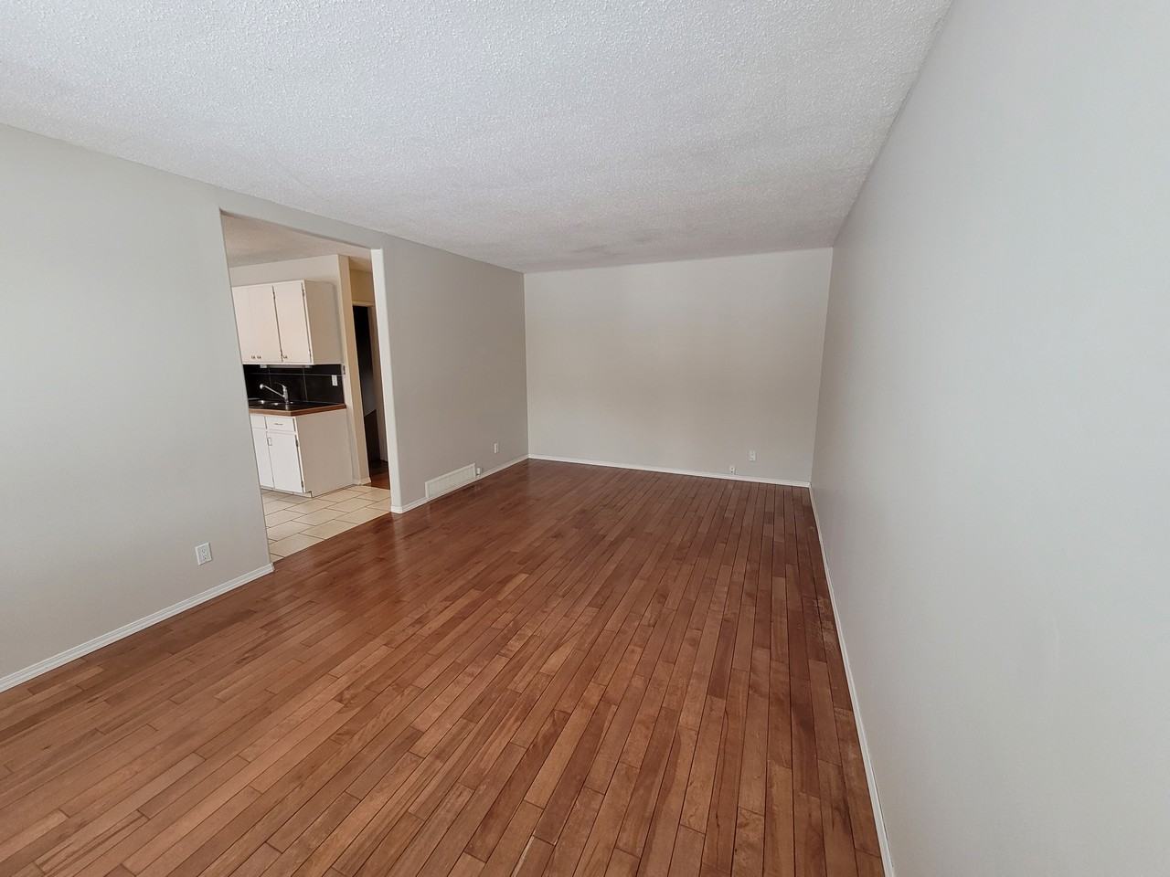 203 Campion Crescent - Photo 3 of 15