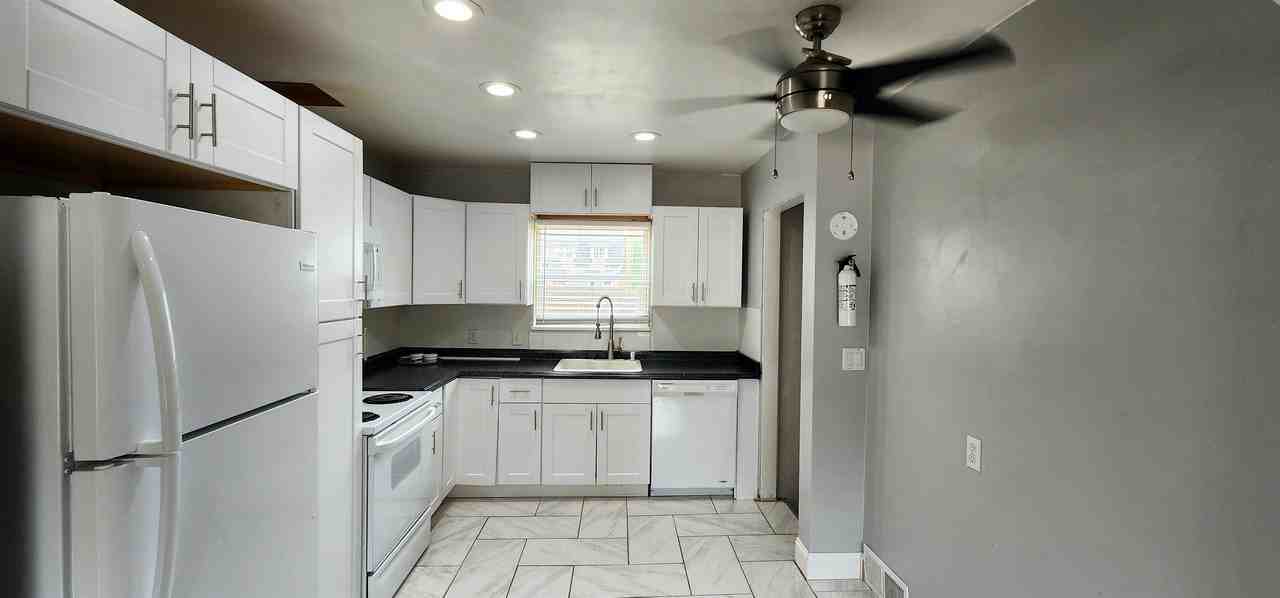 1722 S Owyhee St #1 - Photo 6 of 18