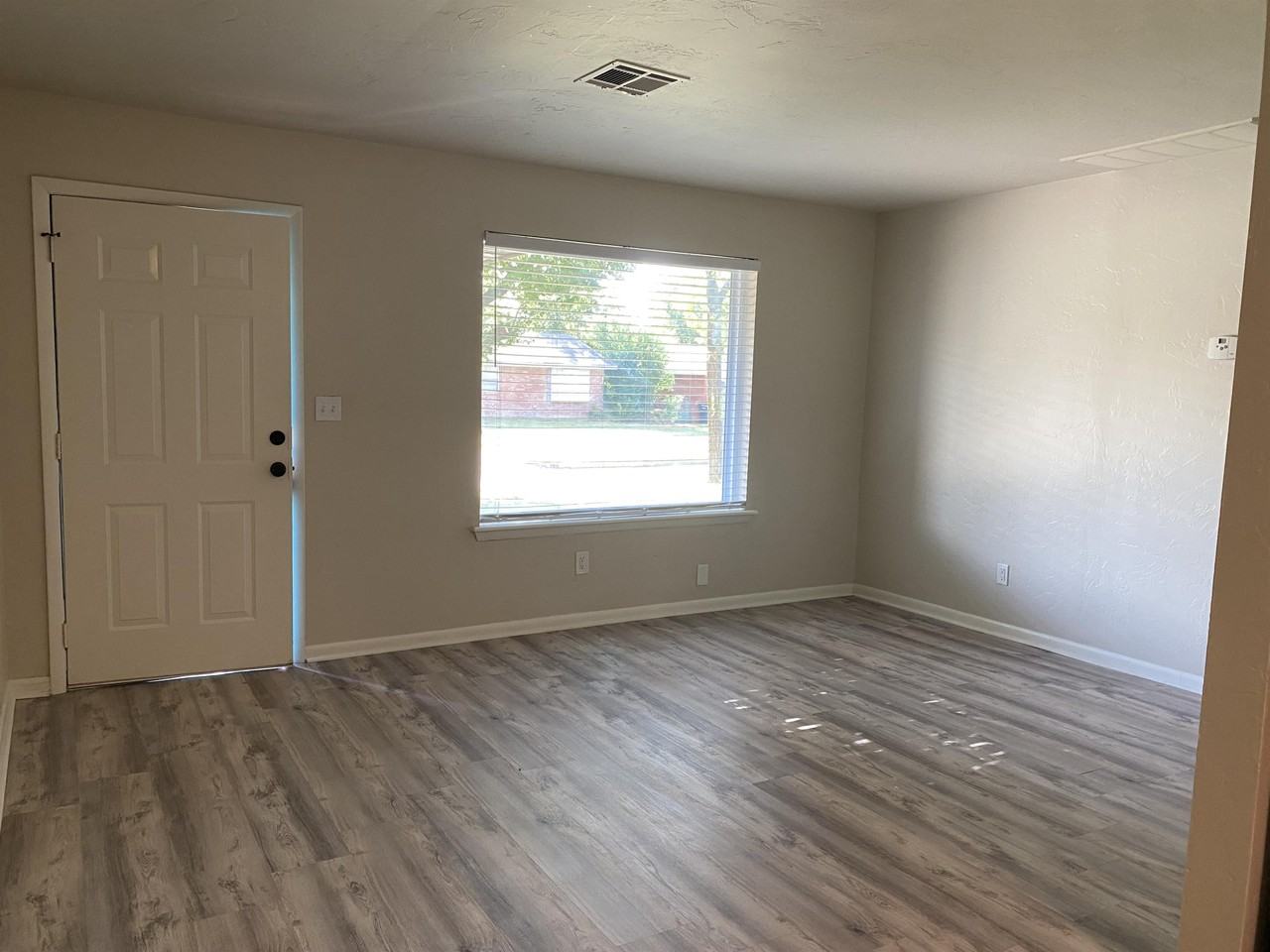 205 S Bristow Ave #1 - Photo 4 of 12