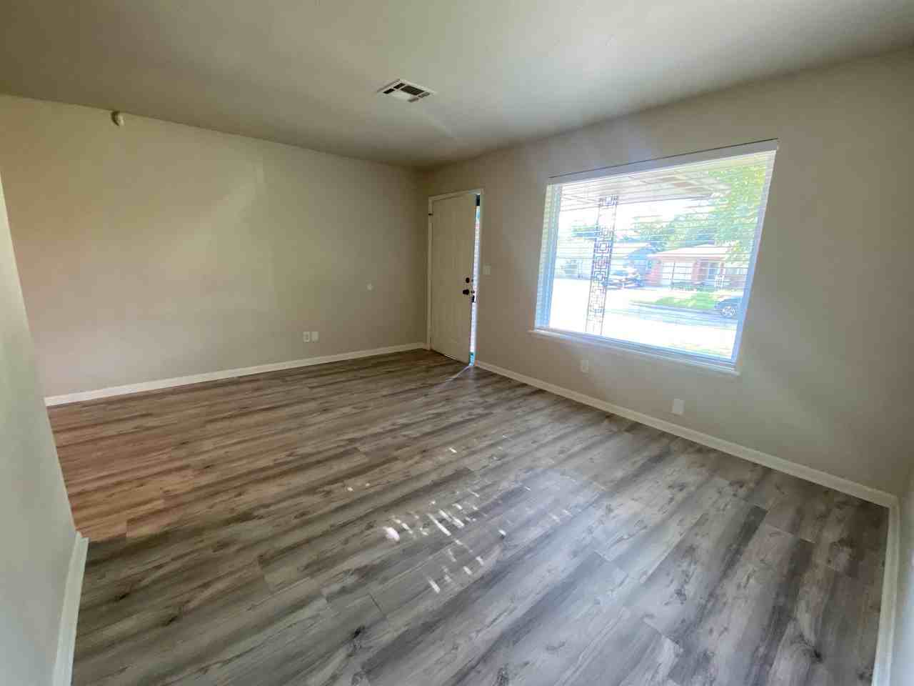 205 S Bristow Ave #1 - Photo 5 of 12