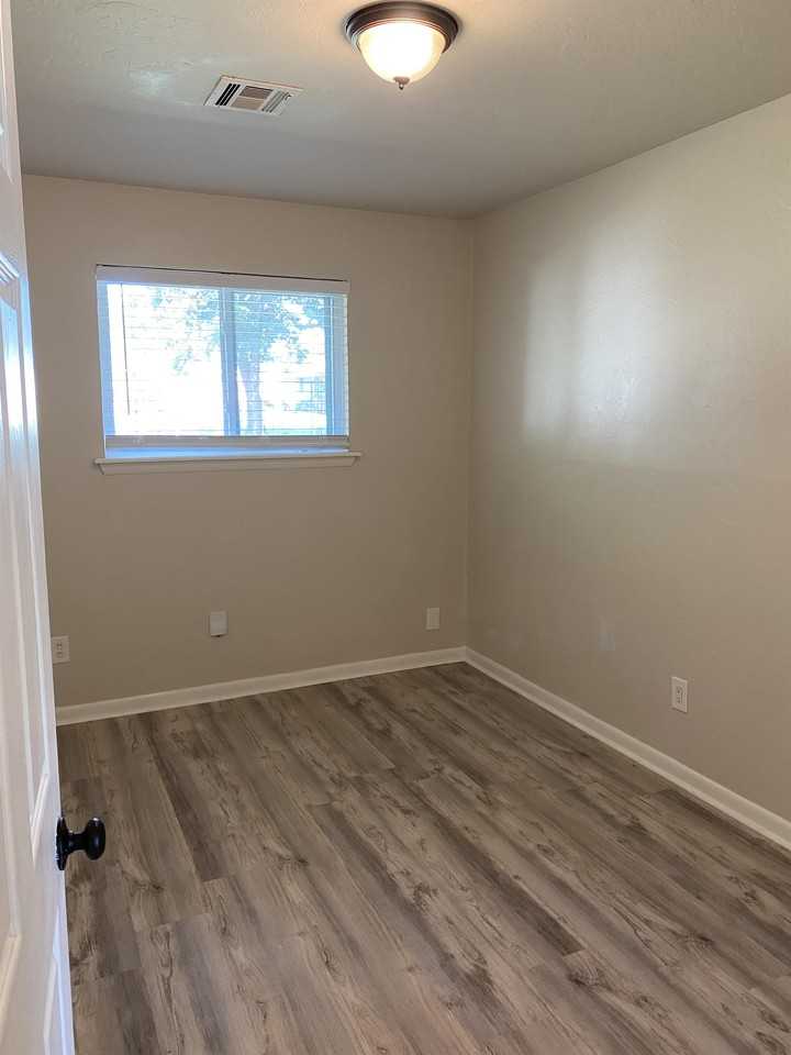205 S Bristow Ave #1 - Photo 7 of 12