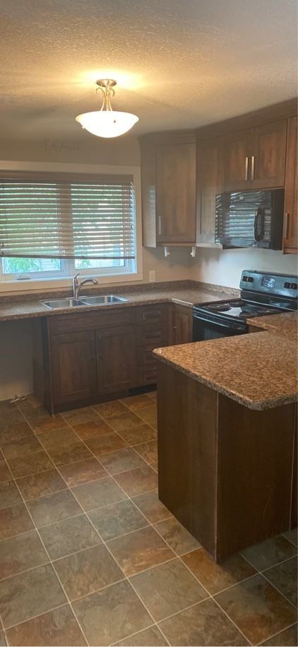 1581 Rae St #A - Photo 3 of 10