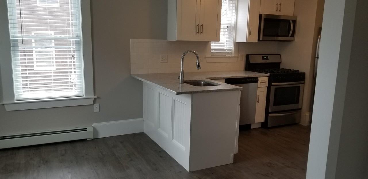 2022 Lafayette Rd #1L - Photo 3 of 16