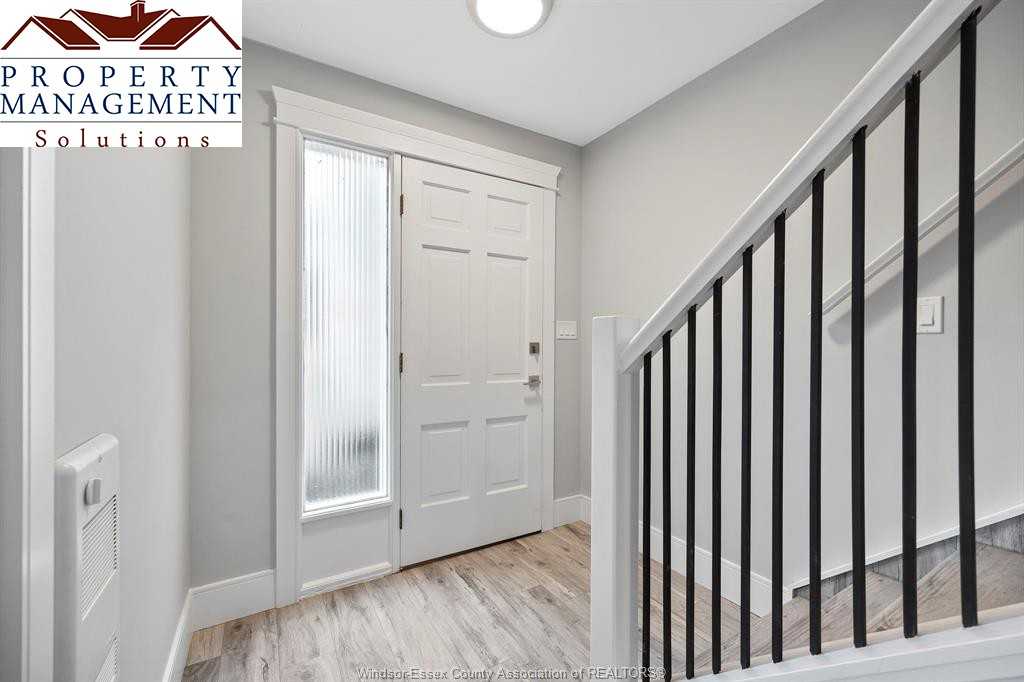 1294 SHORELINE AVENUE, UPPER - Photo 6 of 16