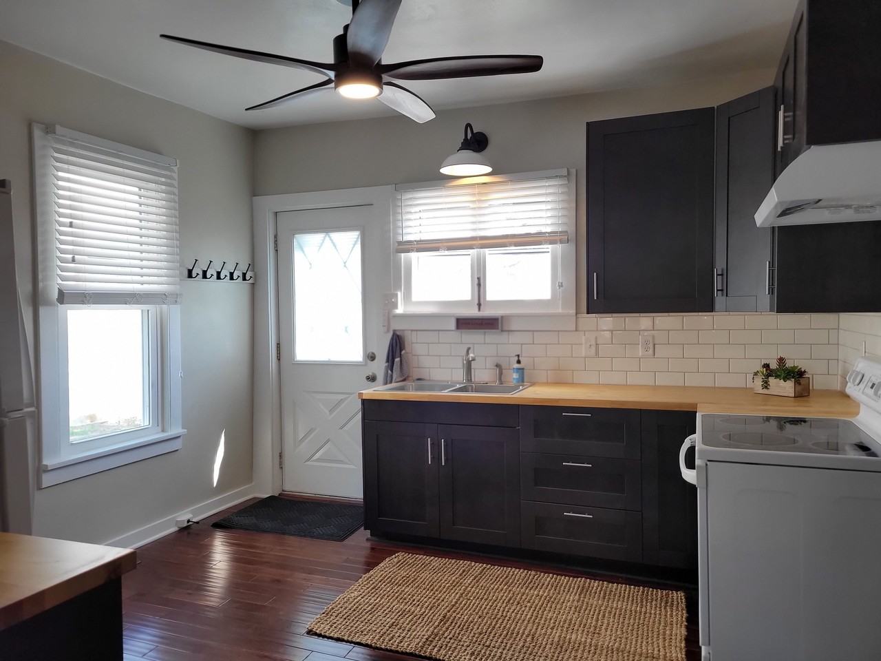 110 W Candise St #110 - Photo 2 of 16