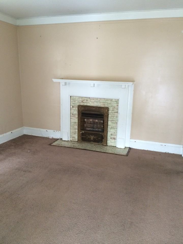 202 Elm St - Photo 3 of 7