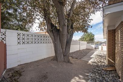 1706 Washington St Ne - Photo 3 of 28