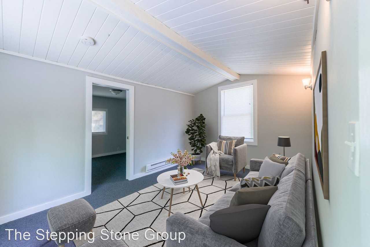 170 15th Ave NE - Photo 3 of 8