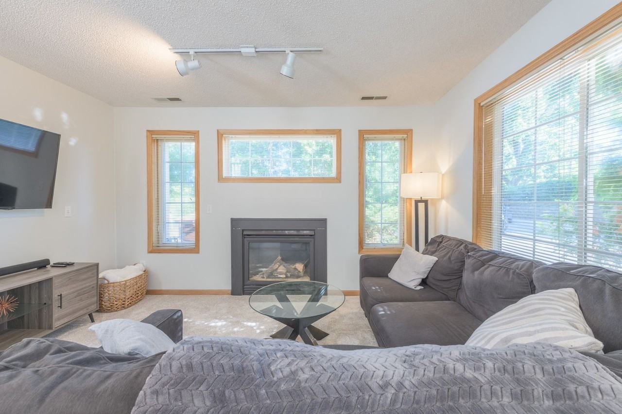 7101 Excelsior Way - Photo 2 of 30