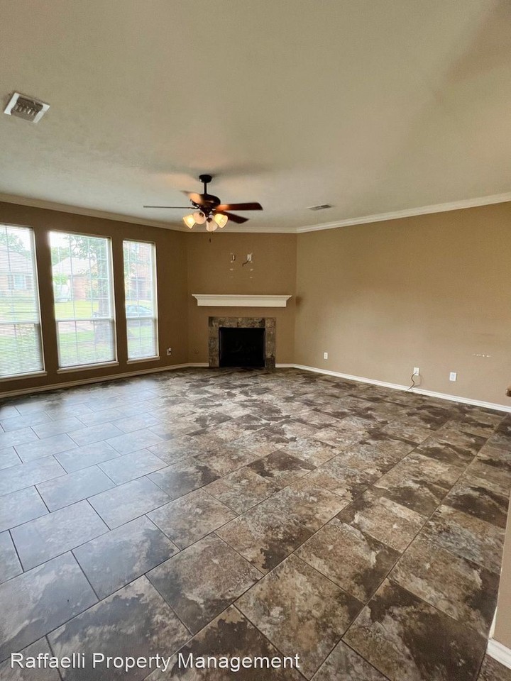 4 Fernwood Drive - Photo 3 of 11