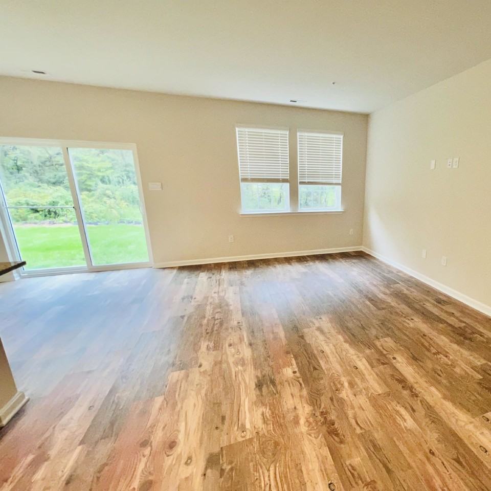 555 Locust Run Dr - Photo 4 of 10