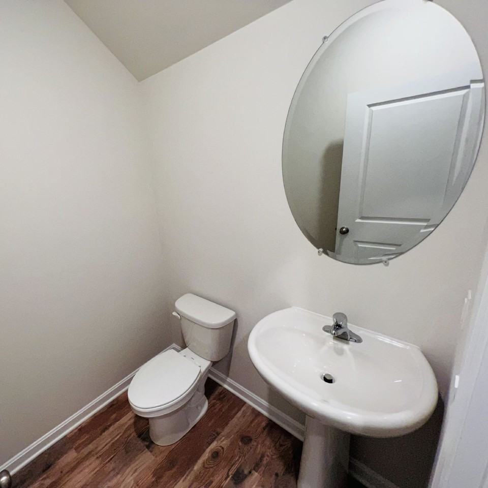 555 Locust Run Dr - Photo 5 of 10