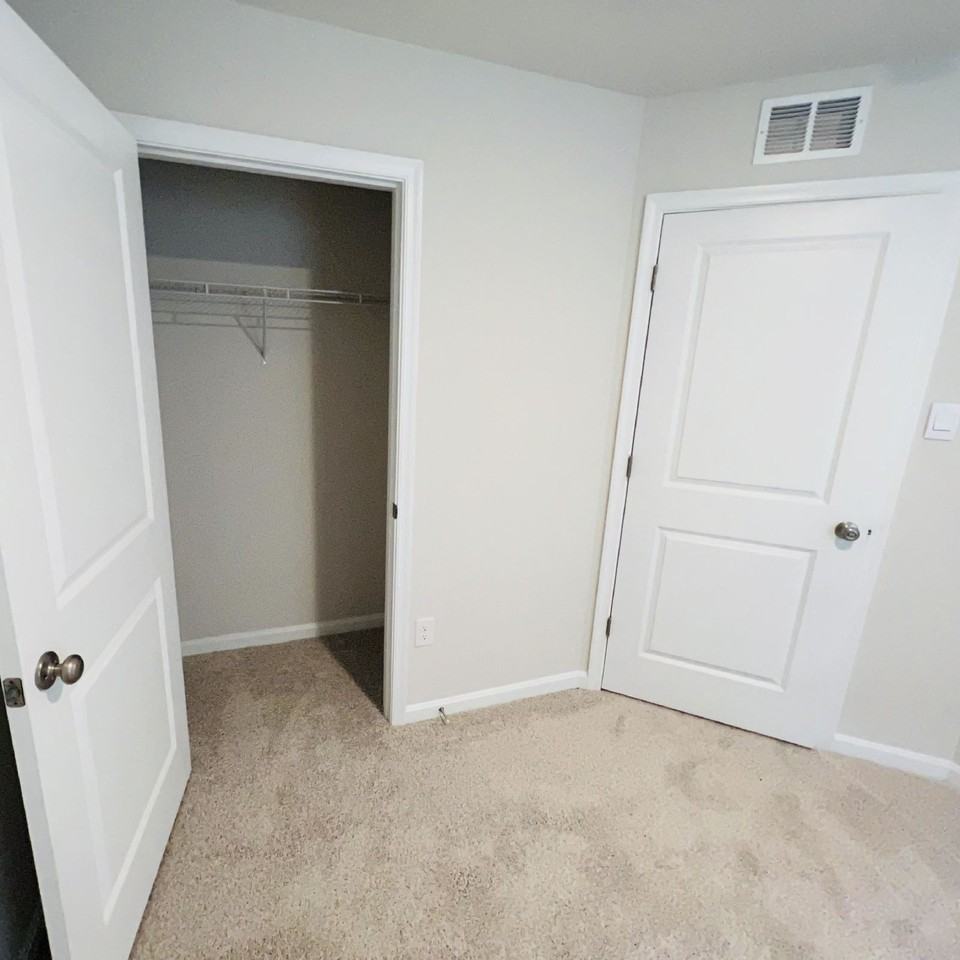 555 Locust Run Dr - Photo 7 of 10