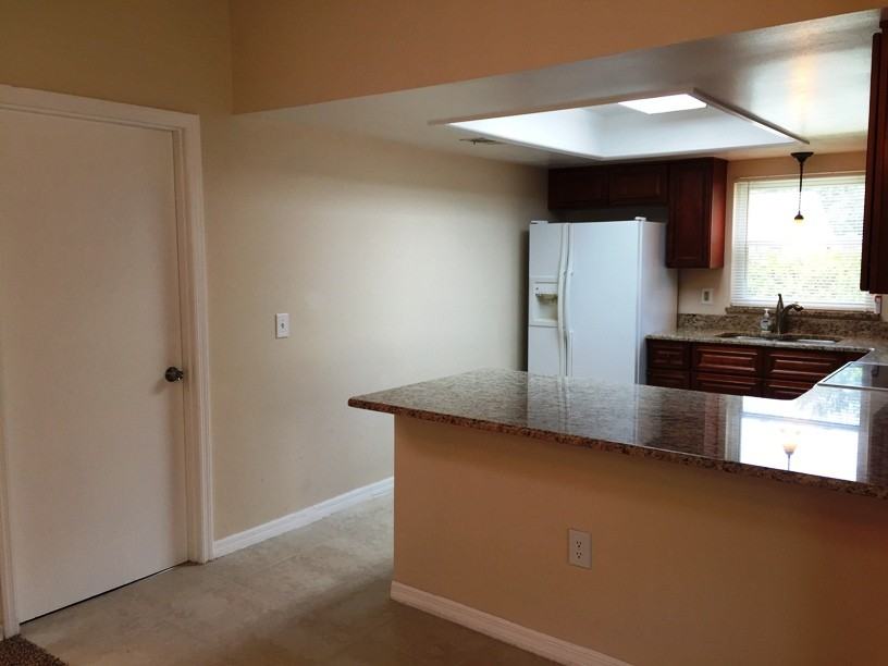 3015 Coventry Ct - Photo 3 of 24