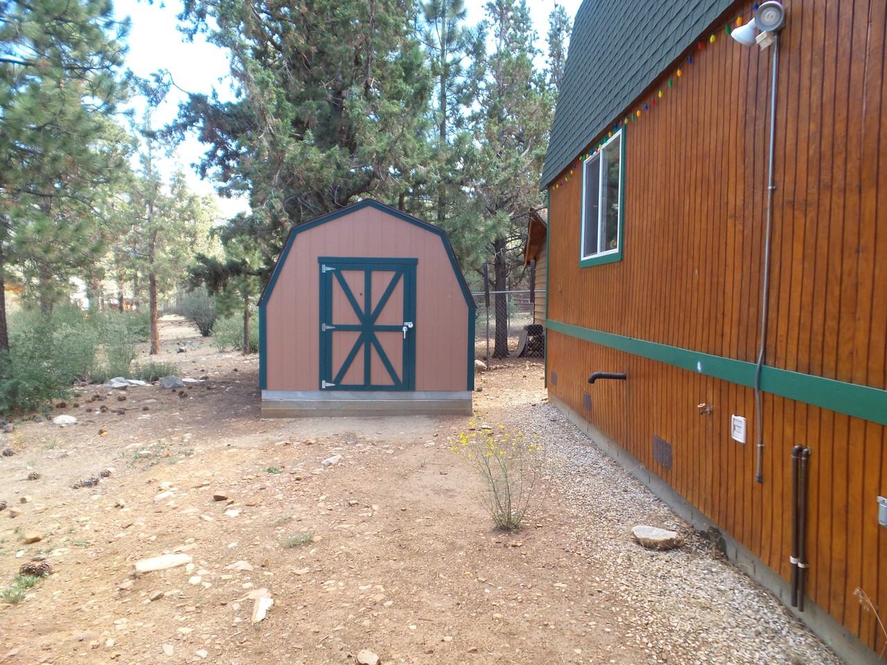 525 Pine Ln - Photo 3 of 18