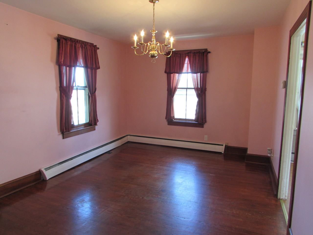 843 Newport Ave - Photo 3 of 7