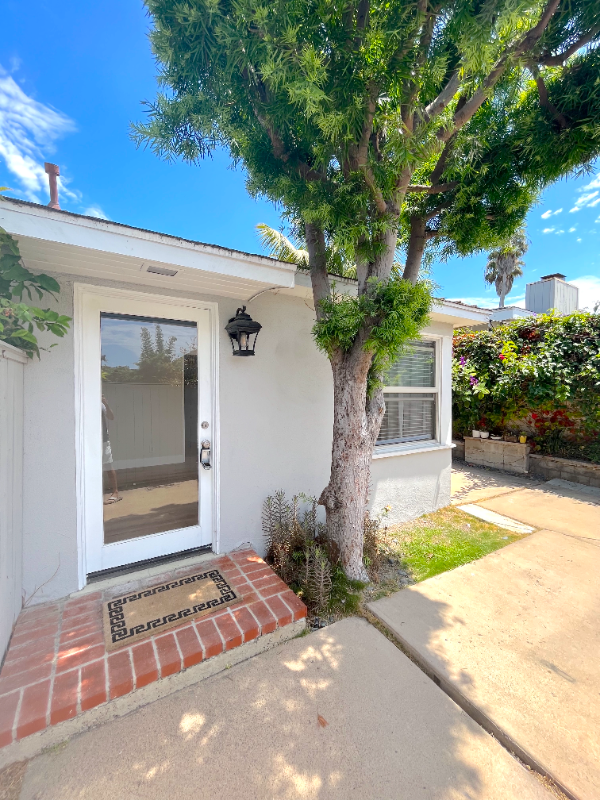 666 Glenneyre St - Photo 4 of 25