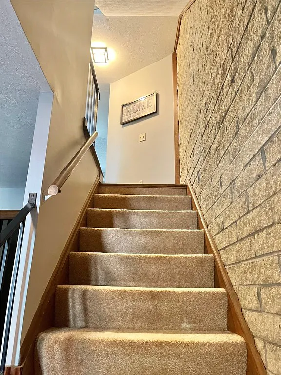 50 Woodridge Trl - Photo 2 of 40