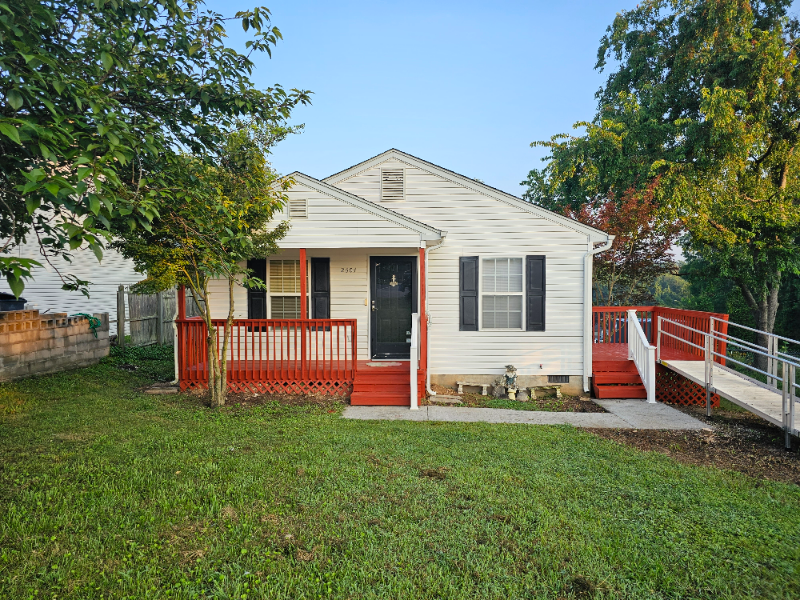 2604 Radford Rd Ne - Photo 2 of 22