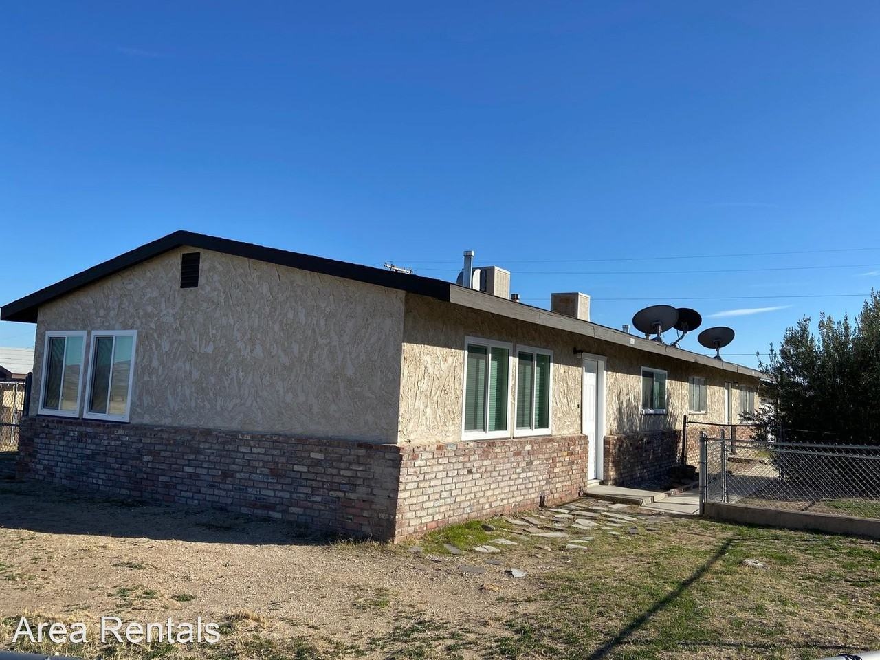 900\902 E. NAVAJO STREET - Photo 2 of 14