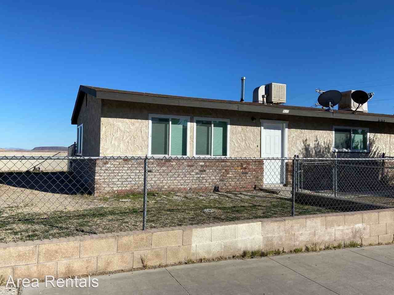 900\902 E. NAVAJO STREET - Photo 3 of 14