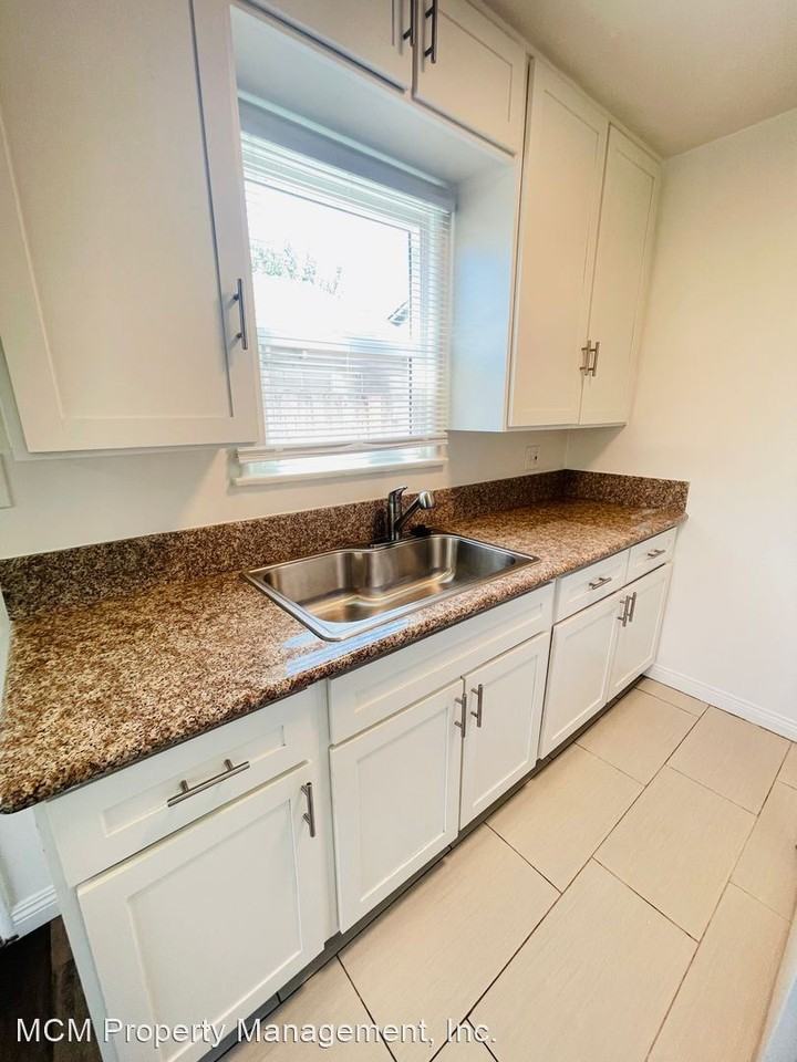 6141 HAZELTINE AVE - Photo 2 of 10