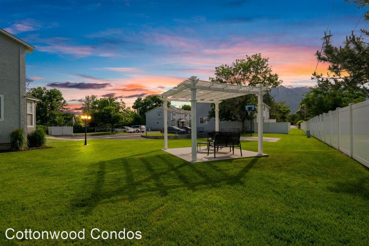 Ideal Cottonwood Location! - Photo 2 of 4