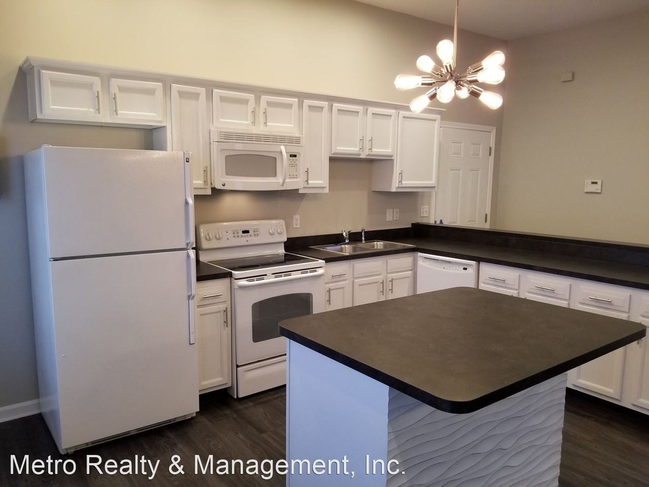1038 Lydia St - Photo 3 of 40