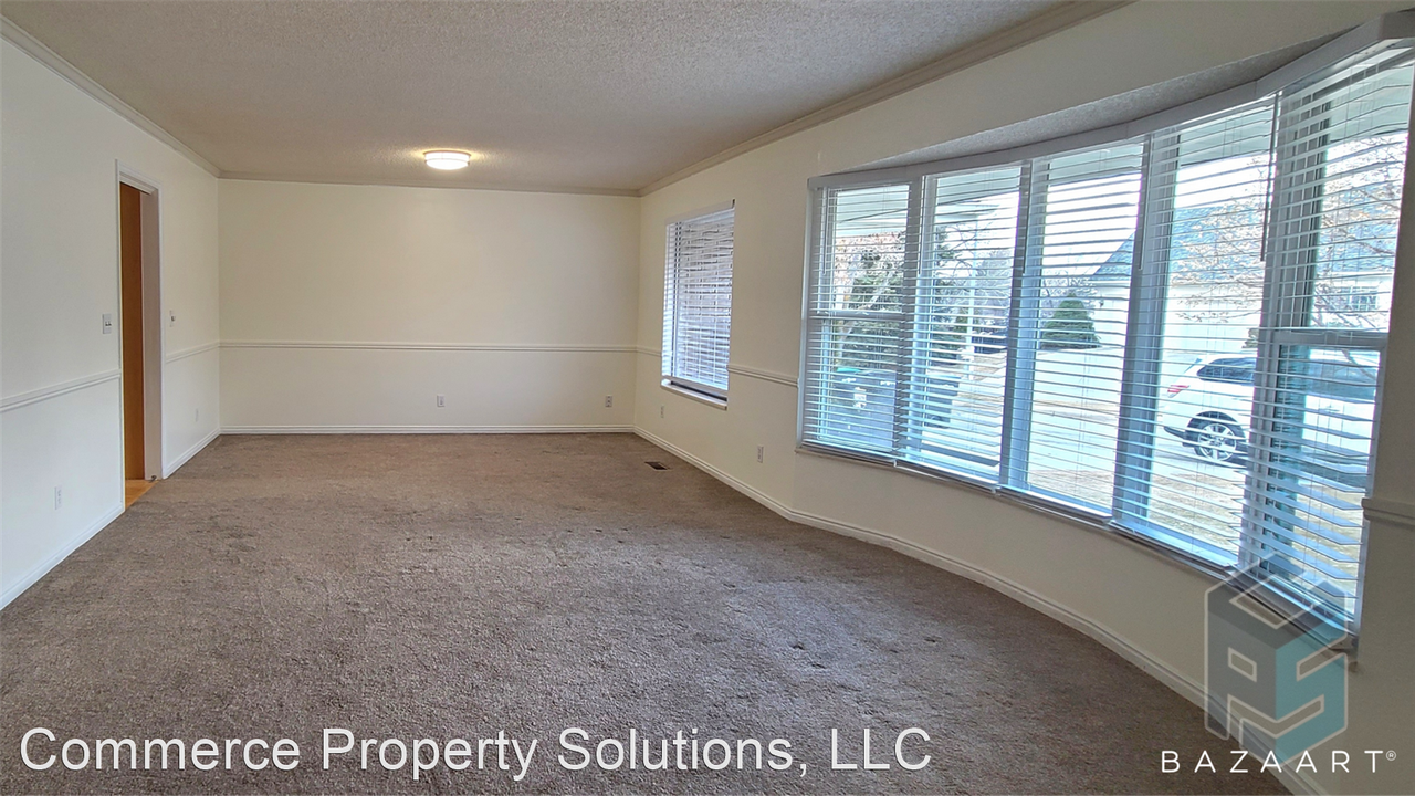 884 Redford Dr - Photo 2 of 44