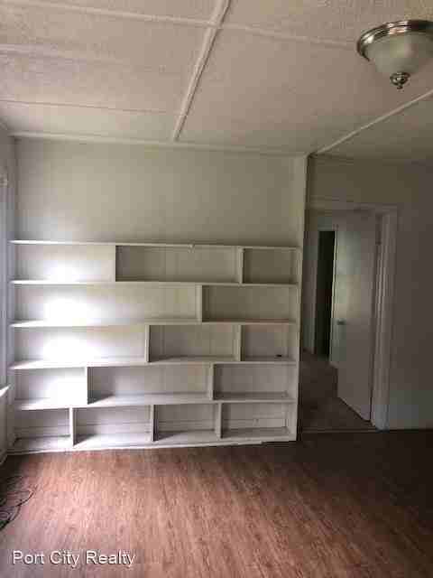 401 Berry St - Photo 2 of 16