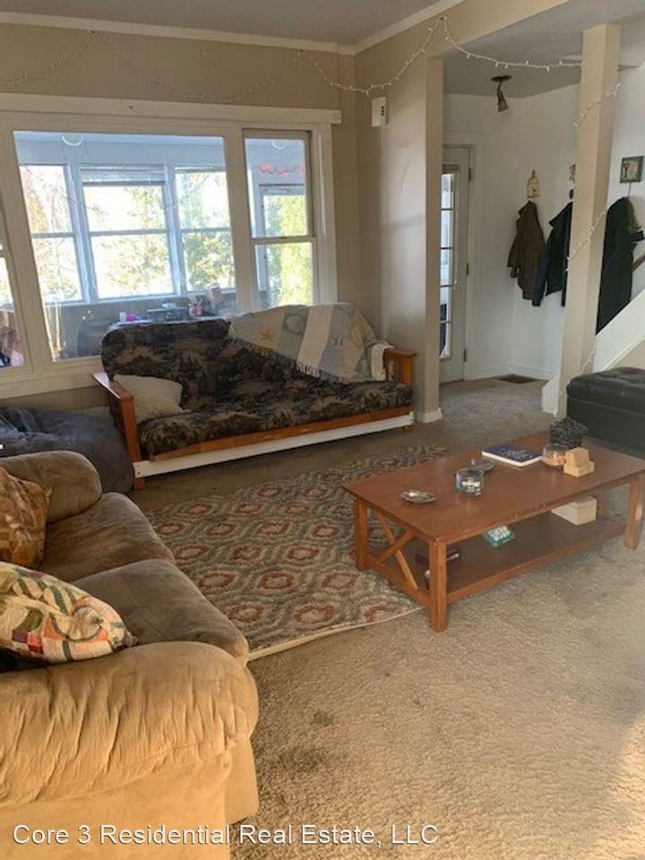 1008 S University St - Photo 2 of 9