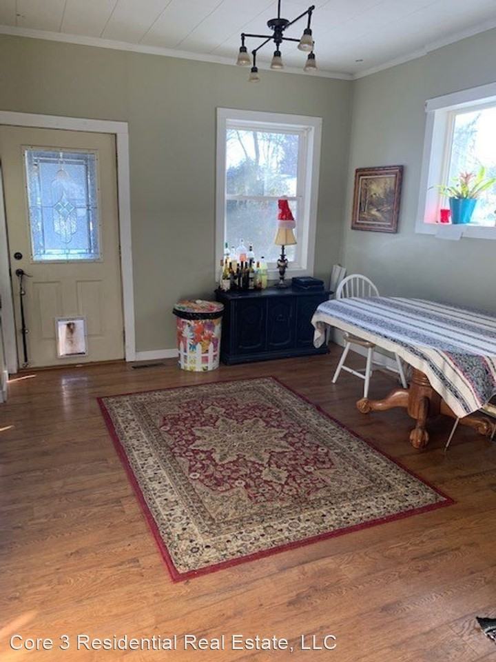 1008 S University St - Photo 3 of 9