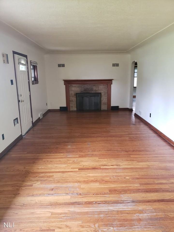 4641 S Park Dr - Photo 2 of 13