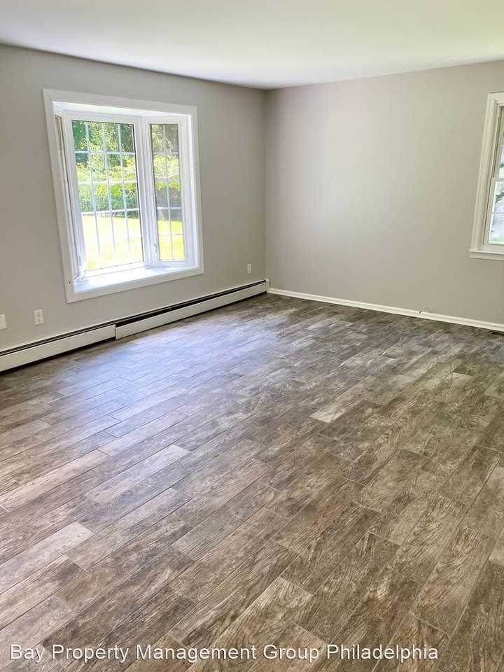 20 Schoolhouse Ln - Photo 3 of 26