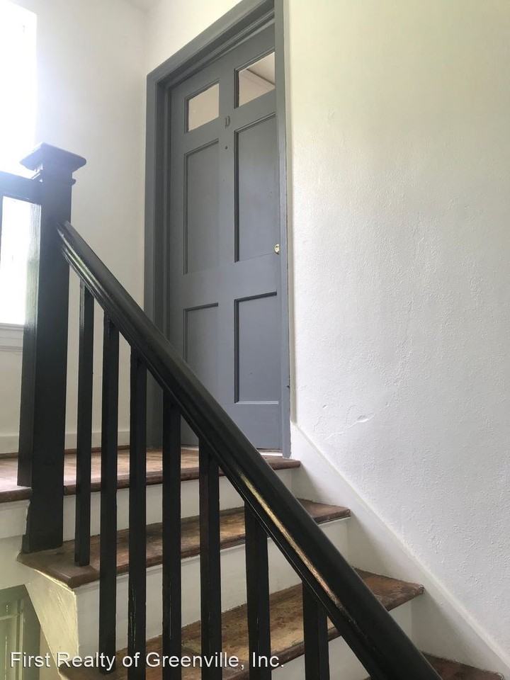 Country Club Manor Apartments - Photo 3 of 19